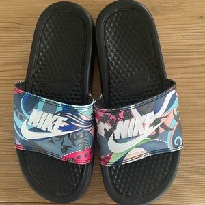 Nike Black and Multicolor Slide woman’s Sandals size 6 nwot